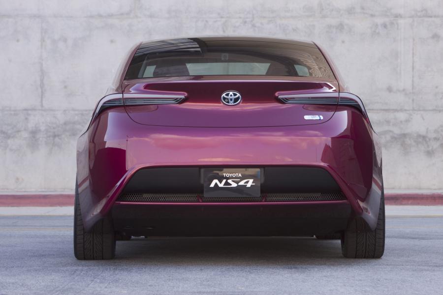  Toyota NS4 Advanced Plug-In Hybrid Concept 2012 года  (фото 5 из 29)